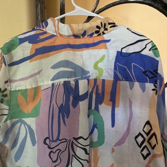 Chico's No-Iron Linen Button Front Blouse with cute summery print - Picture 9 of 9